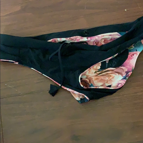 Reversible lululemon swim suit bottoms - Picture 2 of 2